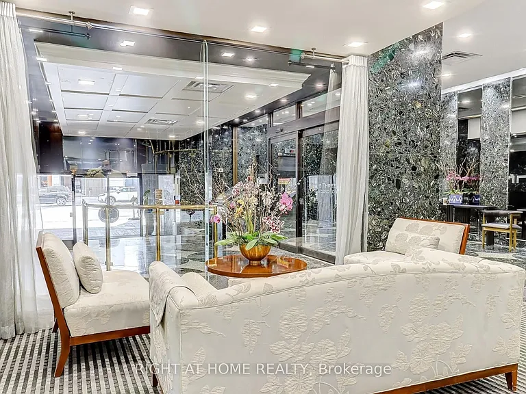 360 Bloor St E #411 — Photo 5