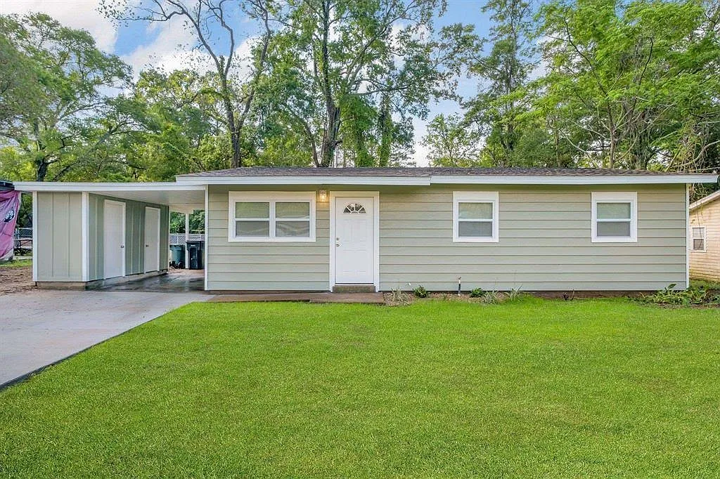 3 bed, 1000 sqft, $1,650 — Photo 1