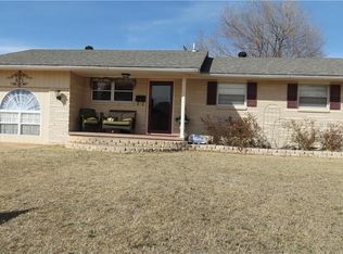 921 Hazel St, Altus, OK 73521
