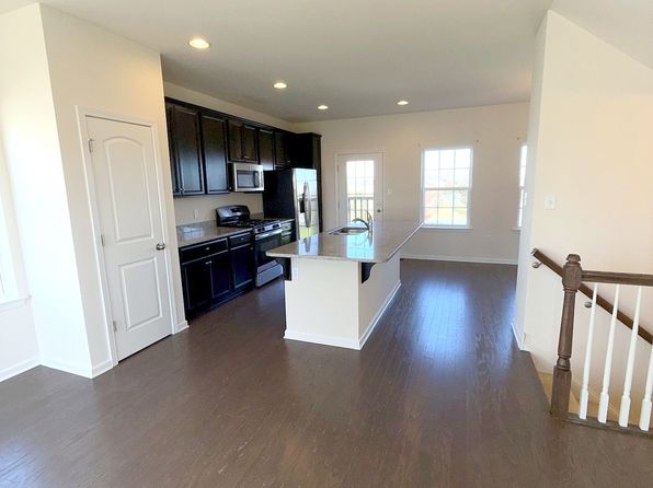 1096 Wickersham Way #1