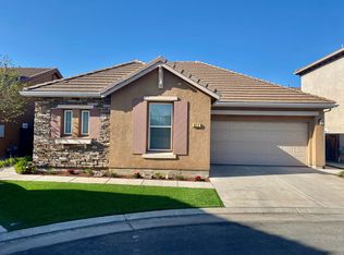 817 Lemieux Ln, Clovis, CA 93619