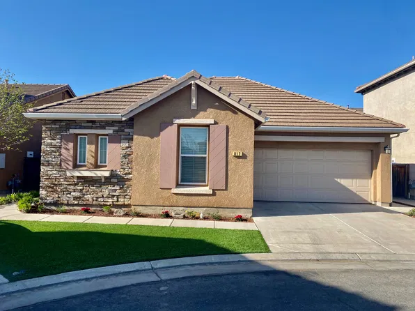 817 Lemieux Ln, Clovis, CA 93619