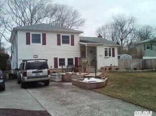 122 Carley Dr, West Sayville, NY 11796