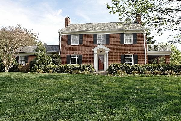 1st image of 1015 Oakwood Dr SW