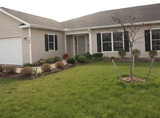 365 Walker Dr, Canandaigua, NY 14424