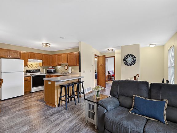 4th image of 403 Hanson Rd
