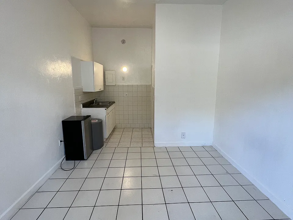 475 W Dania Beach Blvd #5