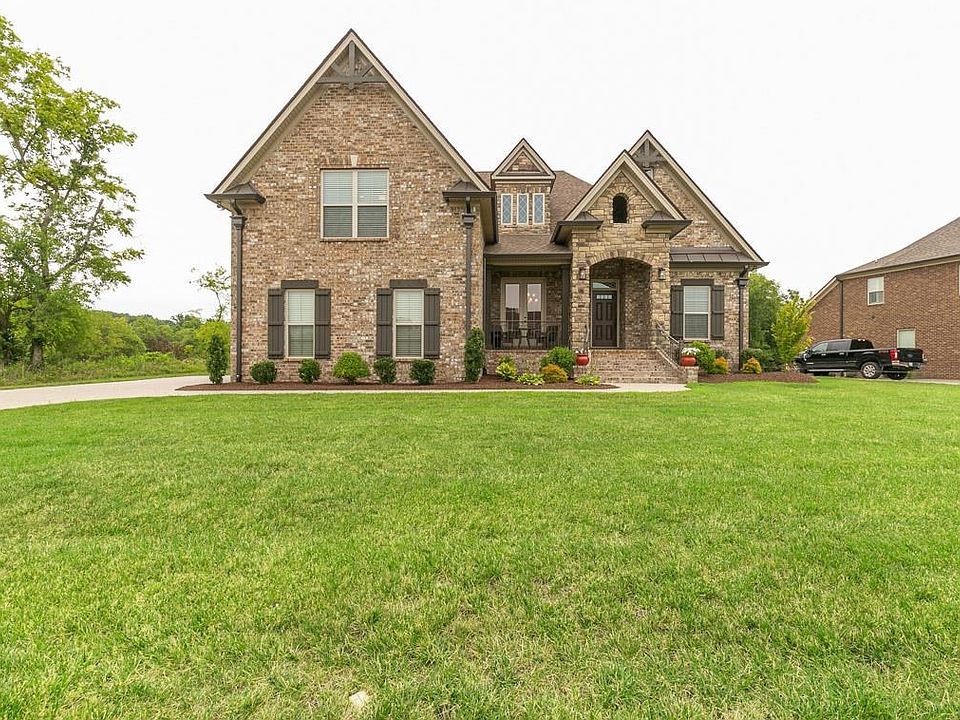Welcome home! This beautiful home is waiting to be loved by it's new owner!