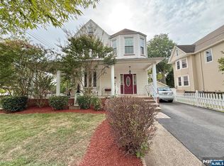 33 W Newell Ave, Rutherford, NJ 07070