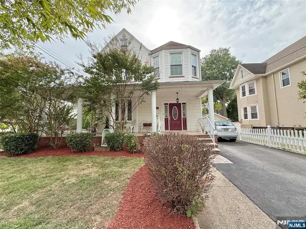 33 W Newell Ave, Rutherford, NJ 07070