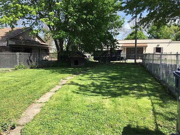 3rd image of 408 Dewey Ave