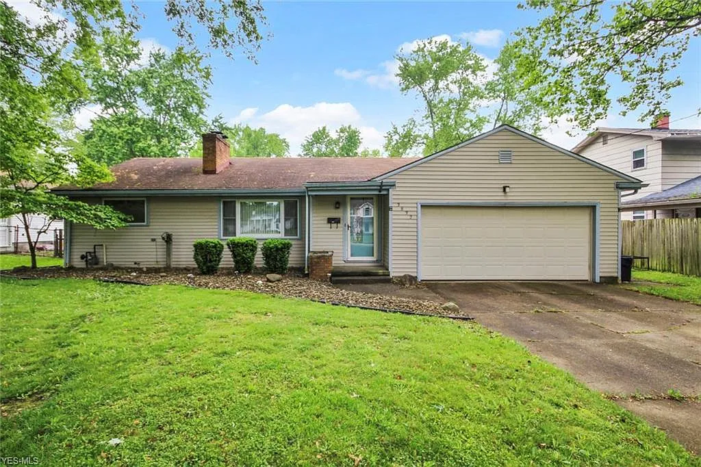3832 Edinburgh Dr photo 1