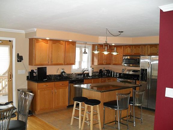 3rd image of 6 Oconnor Dr