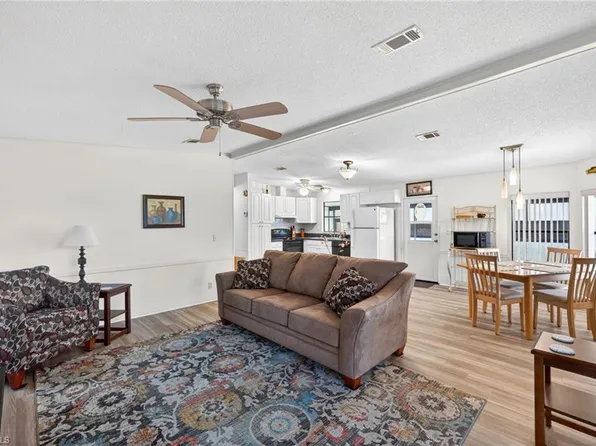 10220 Wales LOOP, BONITA SPRINGS, FL 34135