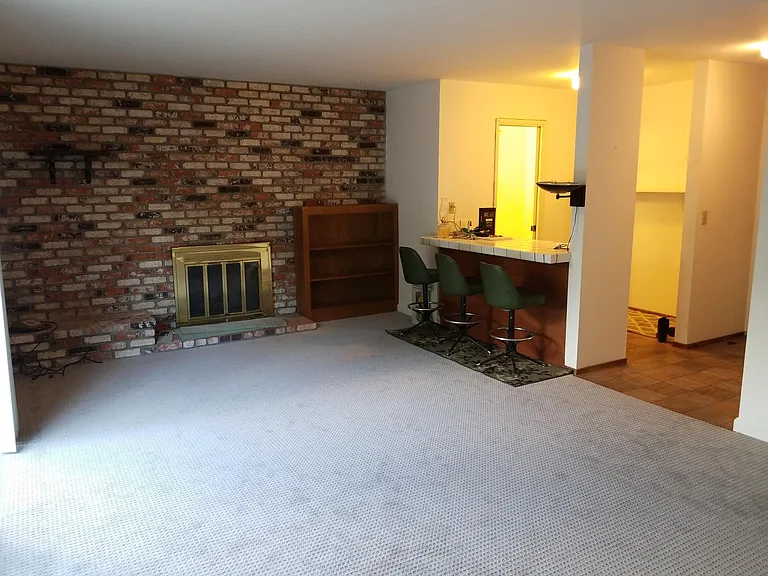 6385 Vicanna Dr — Photo 19