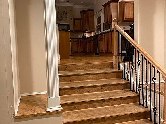 3rd image of 6121 Homewood Cir
