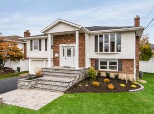 3135 Clubhouse Rd, Merrick, NY 11566