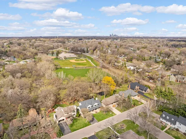 5424 Grove St, Edina, MN 55436