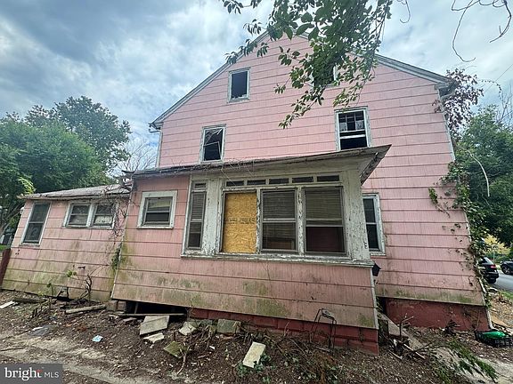 2nd image of 64 Walnut St