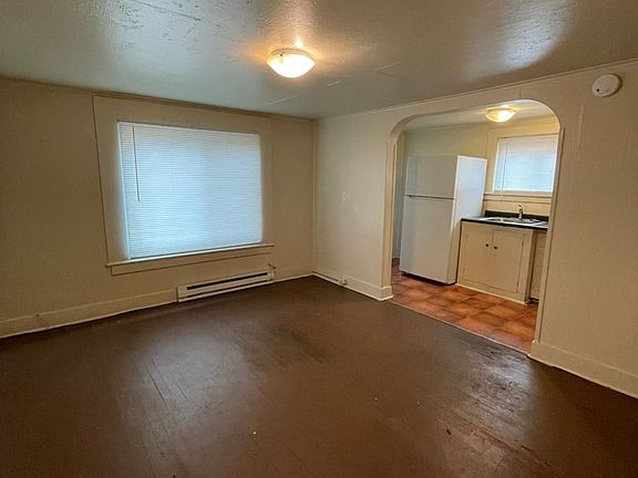 2nd image of 1577 W 11th Aly #1