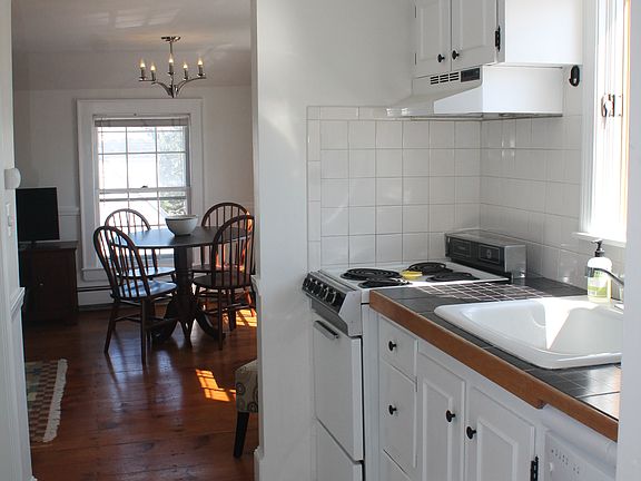 3rd image of 77 Pleasant St APT 5