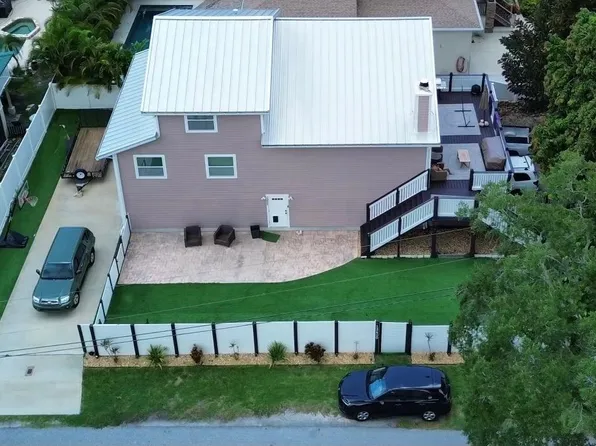 13400 74th Avenue N, Seminole, FL 33776