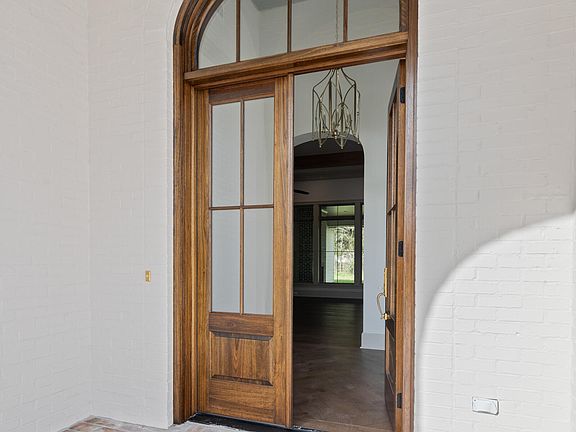 3rd image of 105 Reservoir Rd