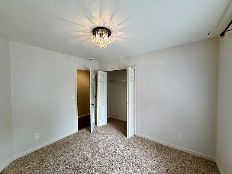 555 Edwards Dr — Photo 11