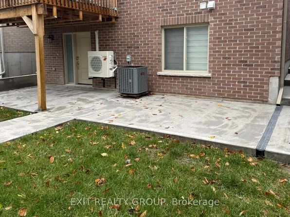 26 Athabaska Dr #B, Belleville, ON K8N 0T2