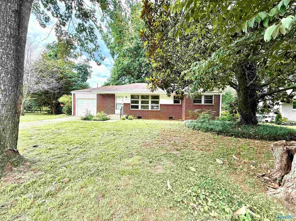 2017 Lance Rd NW, Huntsville, AL 35810