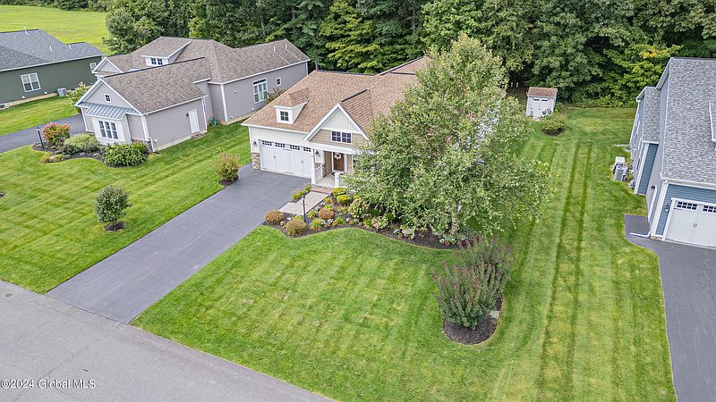 3rd image of 48 Yachtsman Way