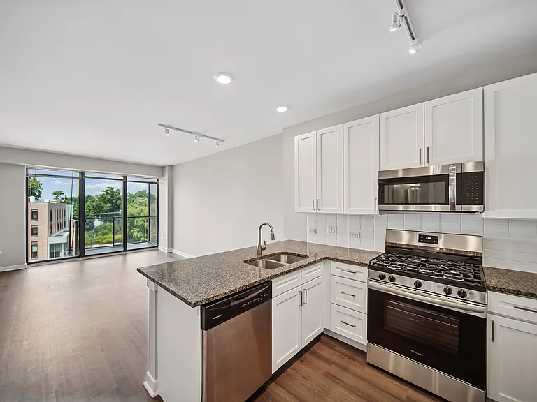 1717 Evanston — Photo 43