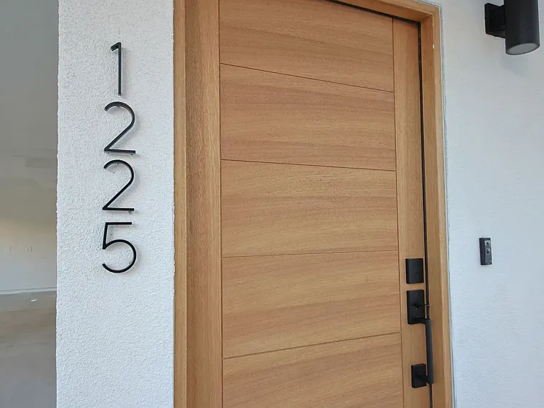 1223 N June St — Photo 35