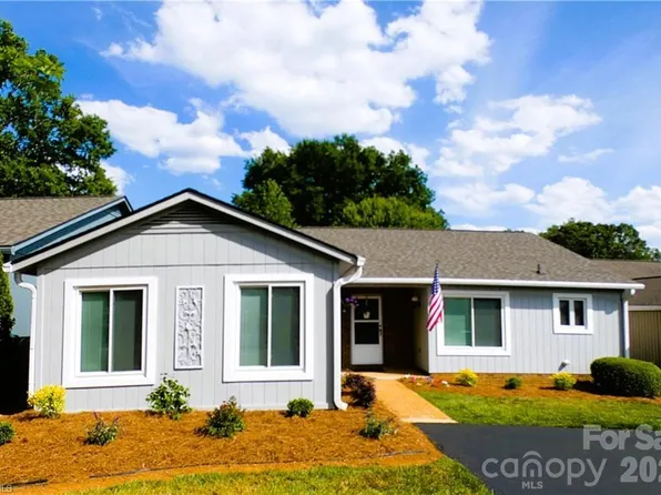 156 Fairway Dr, Bermuda Run, NC 27006
