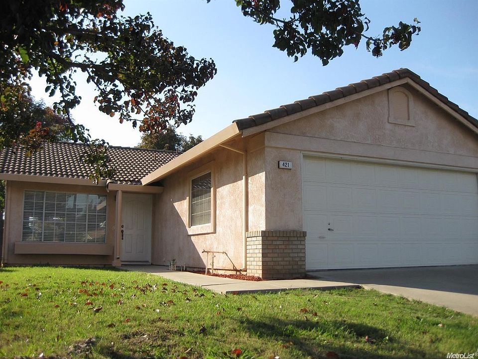 Welcome to 421 Waddell Way!