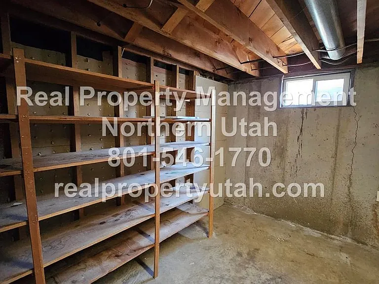 720 Belnap Cir — Photo 18