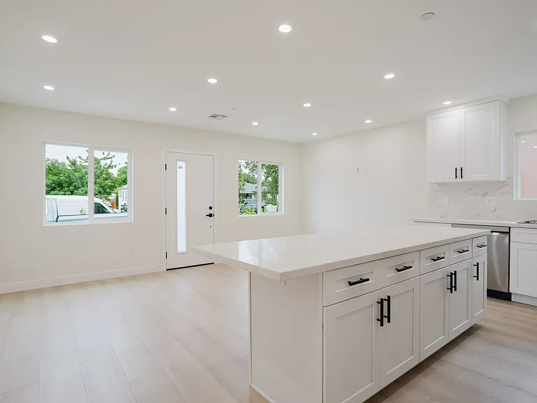 5740 N Beck Ave — Photo 5