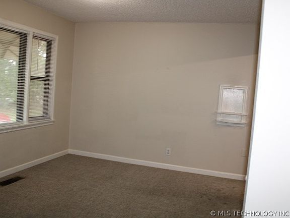 3rd image of 553 N 23rd West Ave