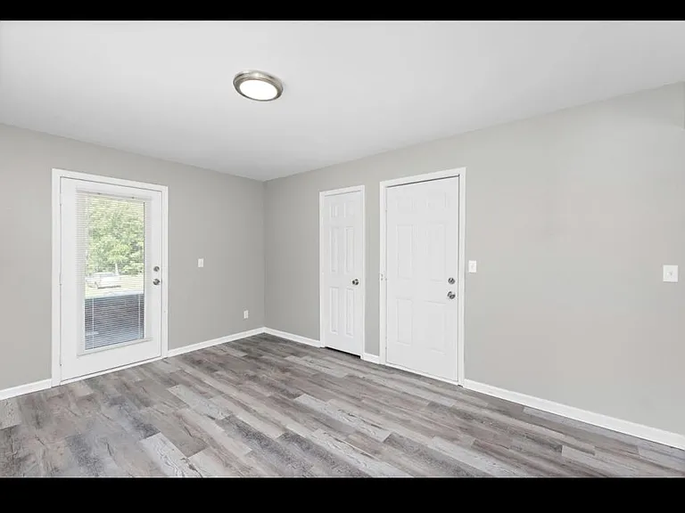 3321 Indiana Ave #B — Photo 2