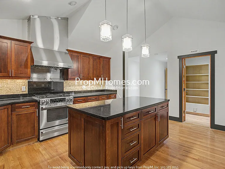 1112 Erickson St — Photo 5