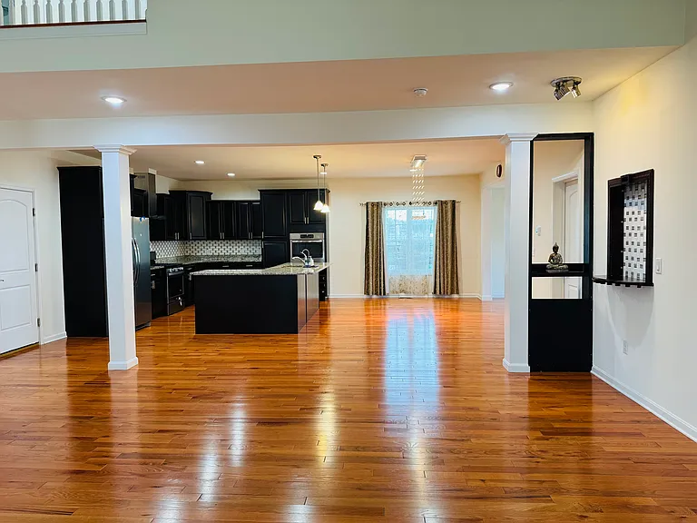 557 W Birdie Ln — Photo 2