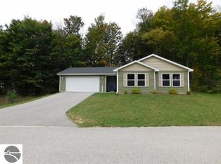 610 Rachel Ln, Traverse City, MI 49685