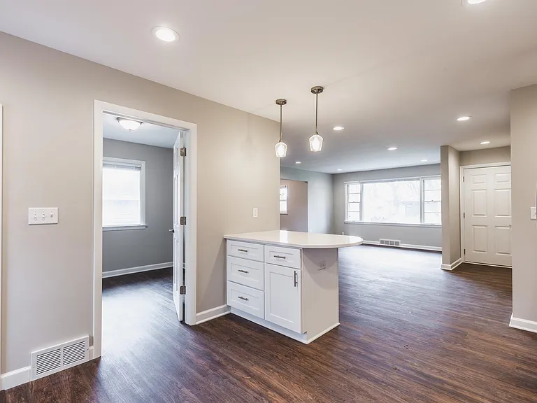 W170N8758 Edgewood Pl — Photo 7