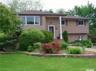145 Hayrick Ln, Commack, NY 11725