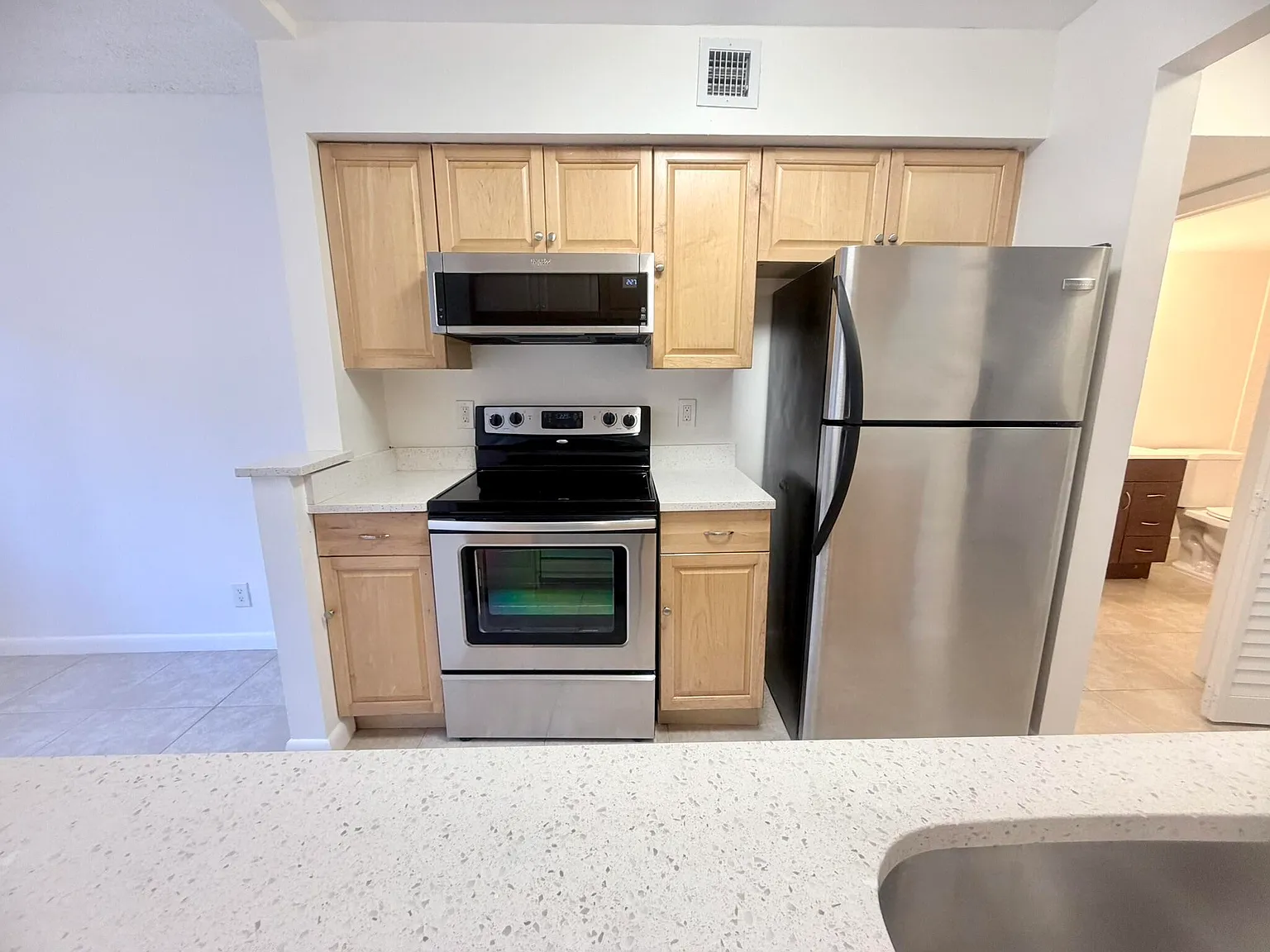 2 bed, 2.0 bath, 850 sqft, $2,200 — Photo 4