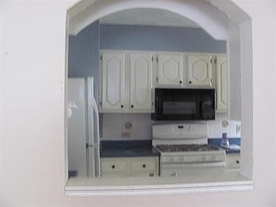 4th image of 1326 Powell Ave