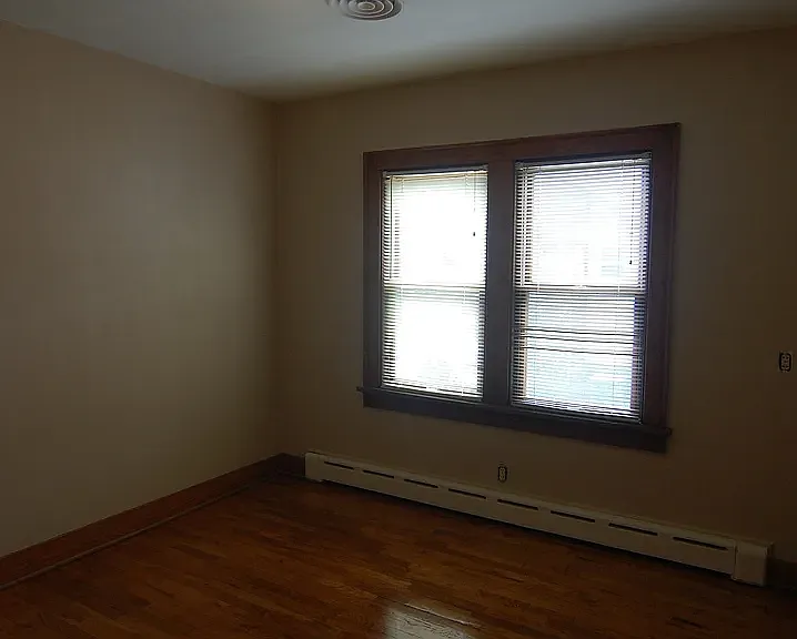 910 S Anderson St — Photo 10