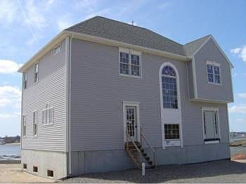 2nd image of 211 Palmer St