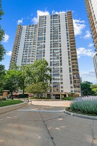 1360 N Sandburg Ter APT 2301, Chicago, IL, 60610