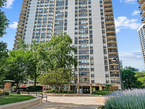 1360 N Sandburg Ter APT 2301, Chicago, IL 60610